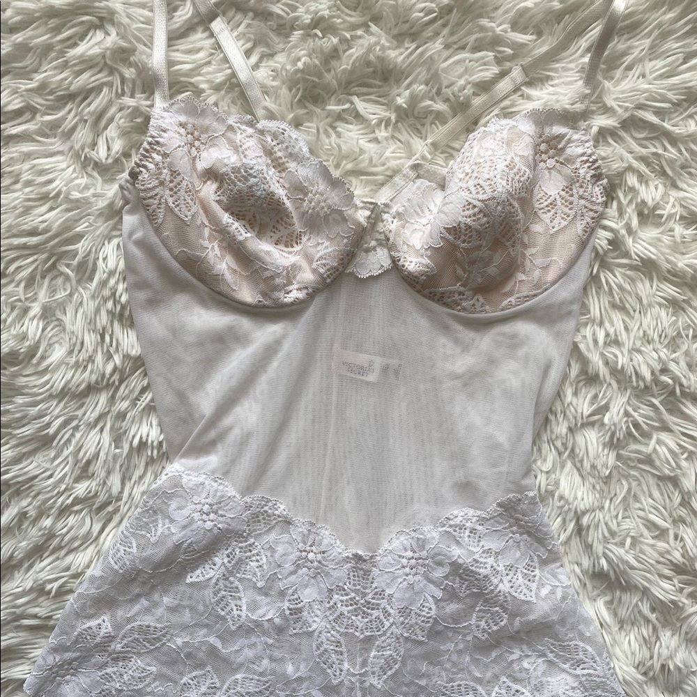 Vintage VS White Lace Bodysuit - Picture 6 of 9